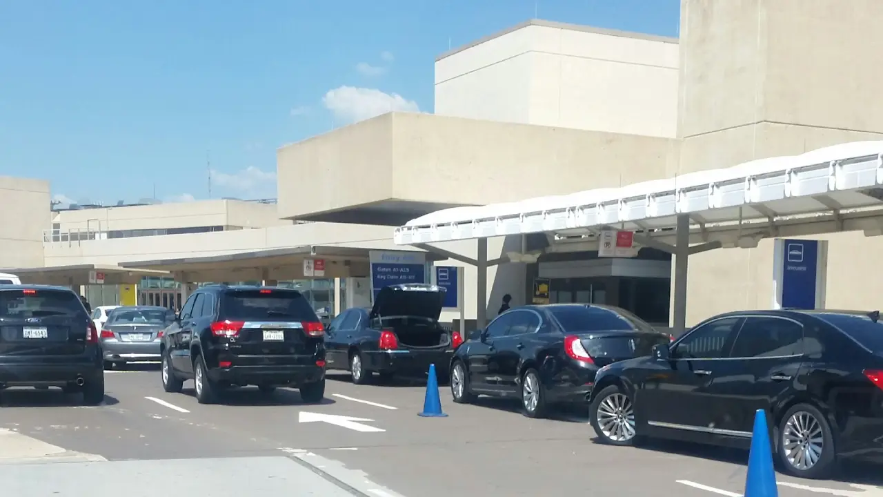 Uber at Dallas-Fort Worth International Airport: Pickup location, Variety, and Booking Process